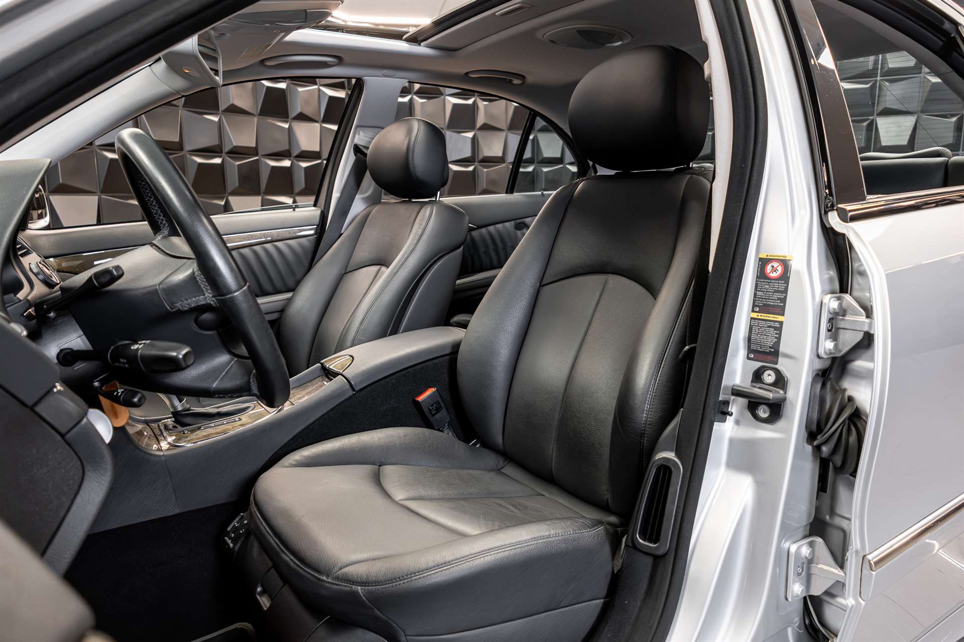 MERCEDES-BENZ E 350 CGI Avantgarde 7G-Tronic-image-15