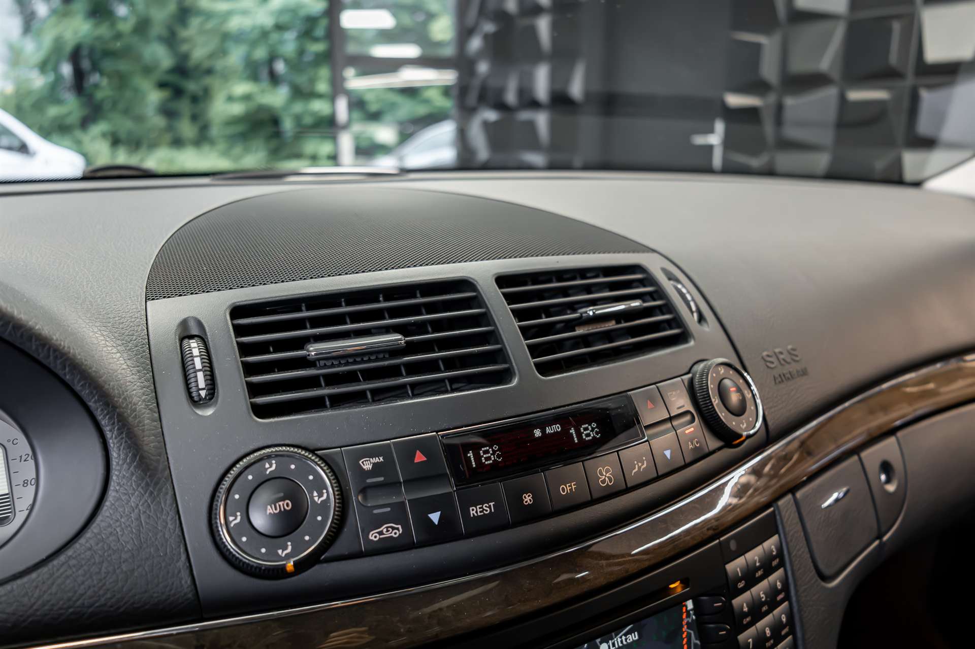 MERCEDES-BENZ E 350 CGI Avantgarde 7G-Tronic-image-17