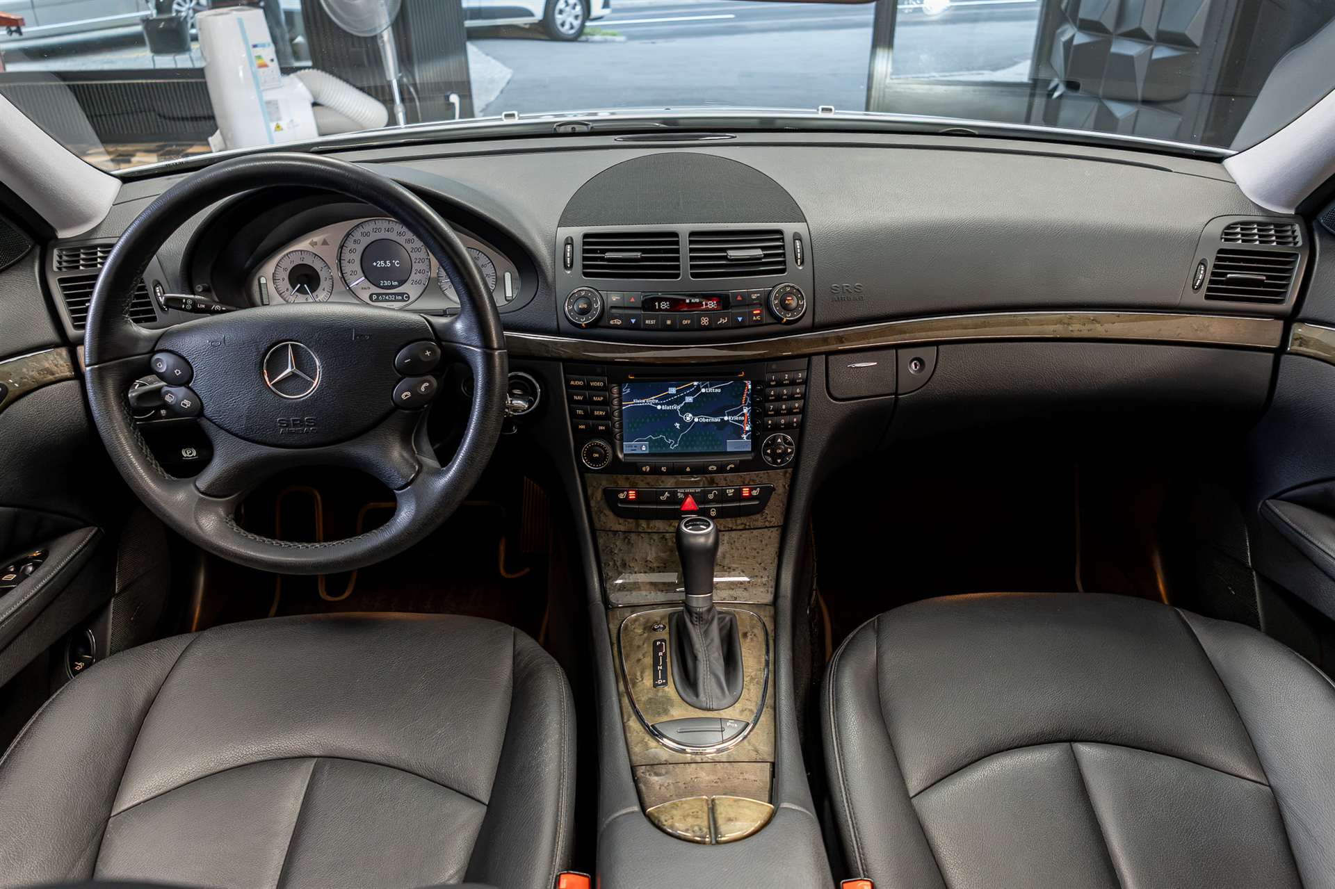 MERCEDES-BENZ E 350 CGI Avantgarde 7G-Tronic-image-6