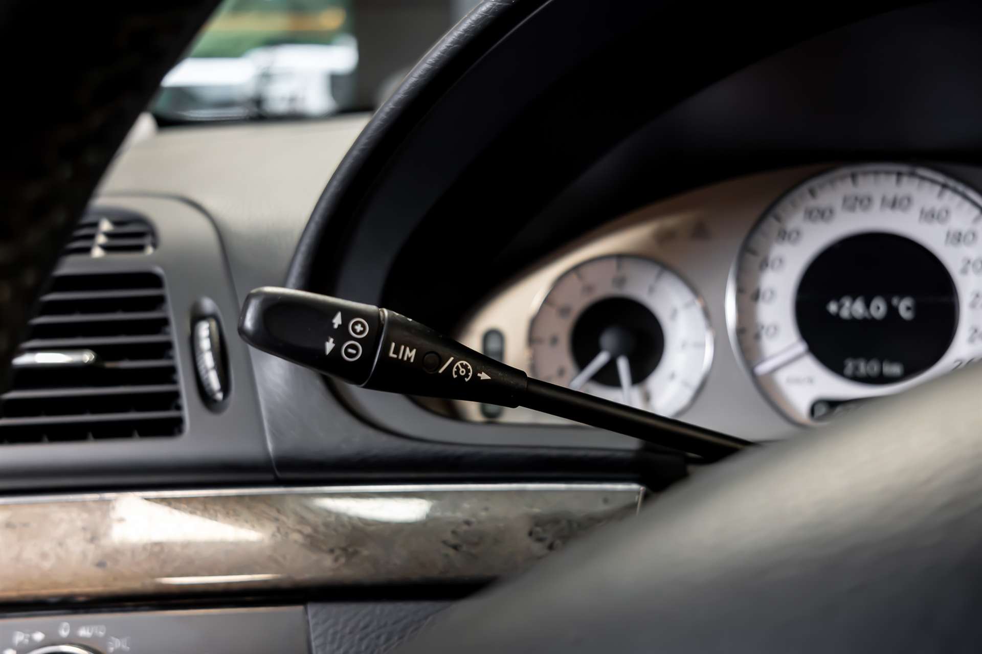 MERCEDES-BENZ E 350 CGI Avantgarde 7G-Tronic-image-9