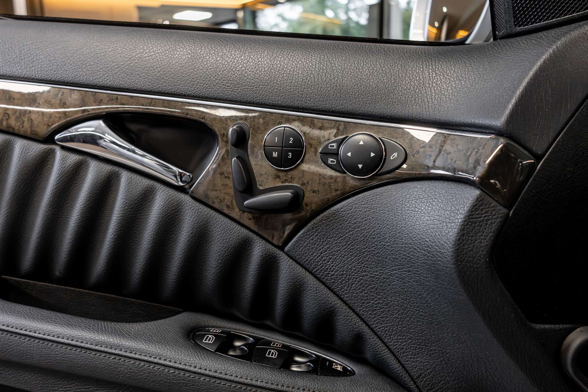MERCEDES-BENZ E 350 CGI Avantgarde 7G-Tronic-image-22