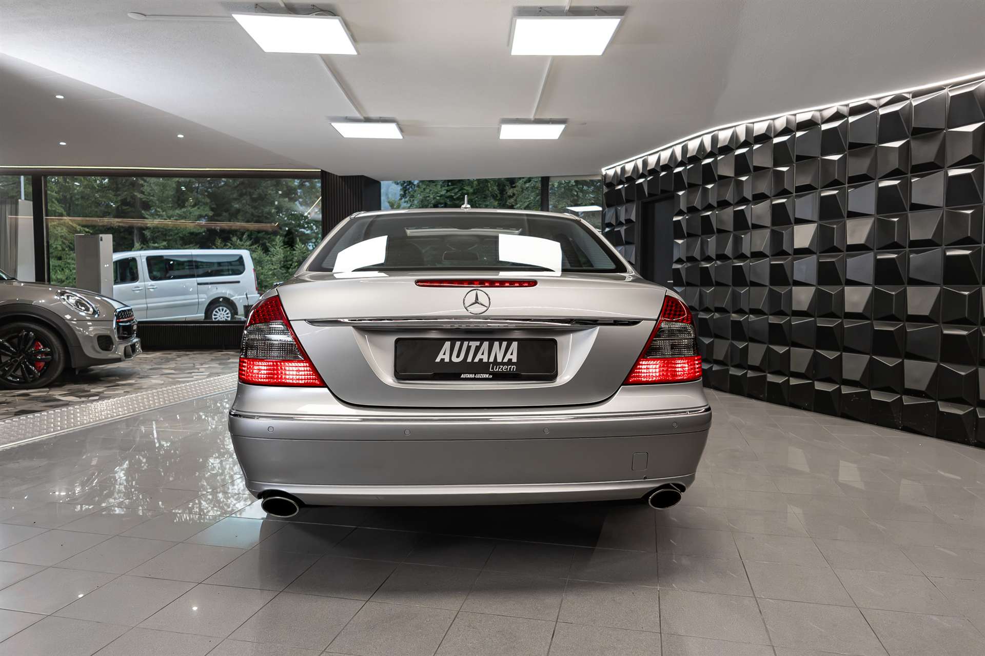 MERCEDES-BENZ E 350 CGI Avantgarde 7G-Tronic-image-4