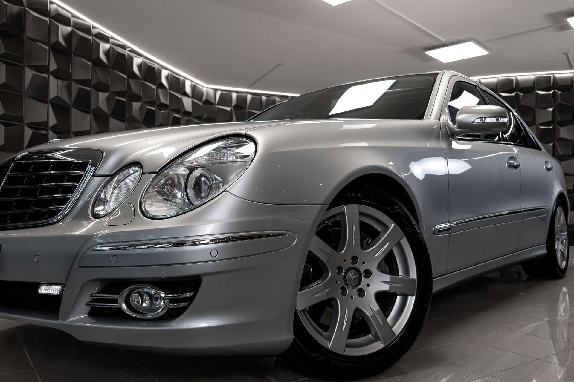 MERCEDES-BENZ E 350 CGI Avantgarde 7G-Tronic-image-28