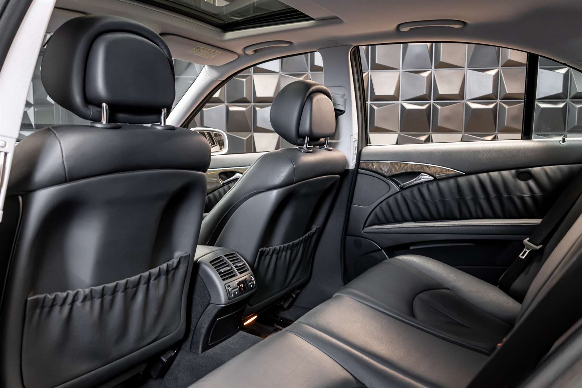 MERCEDES-BENZ E 350 CGI Avantgarde 7G-Tronic-image-24