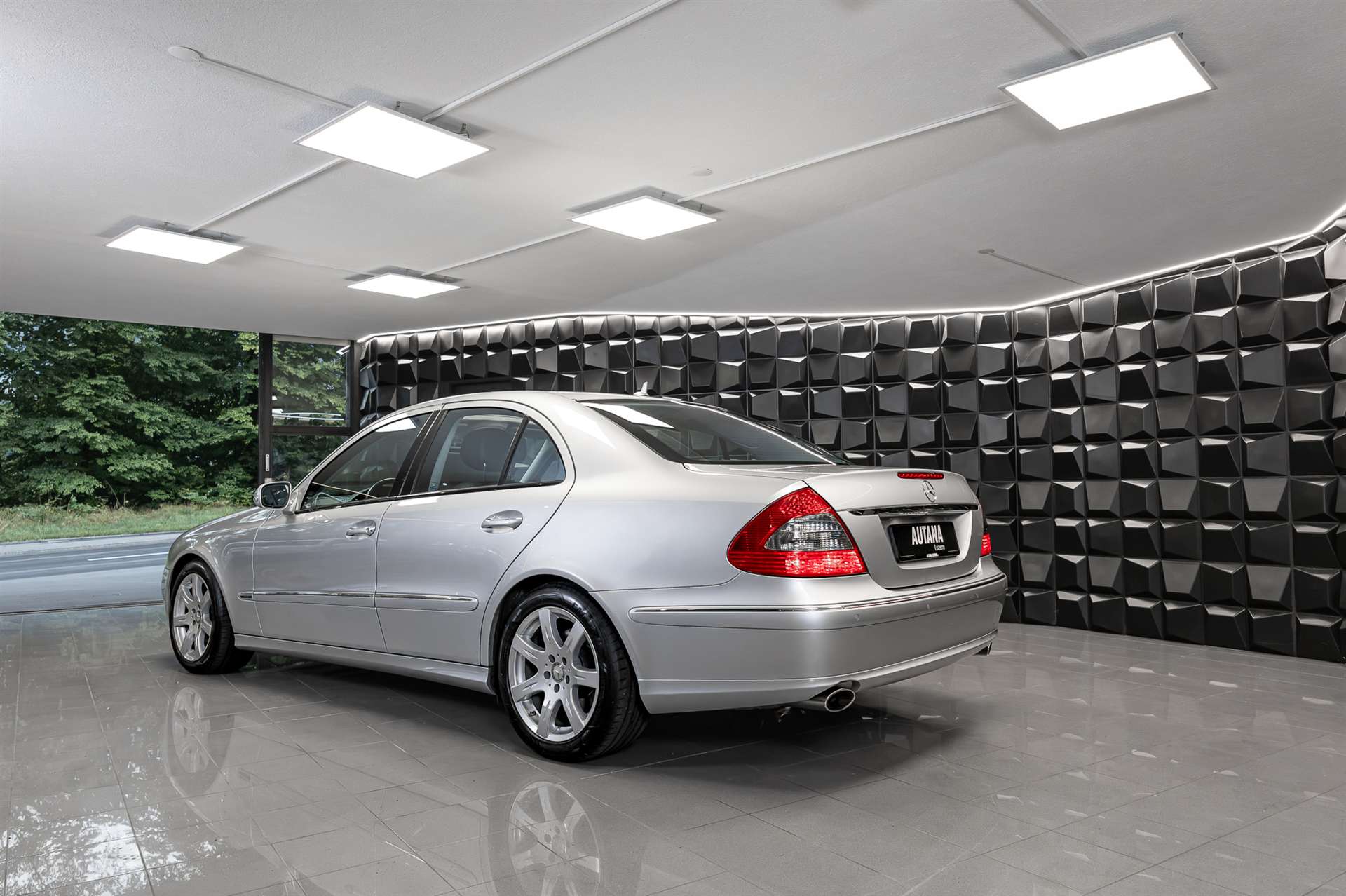 MERCEDES-BENZ E 350 CGI Avantgarde 7G-Tronic-showroom-element-2