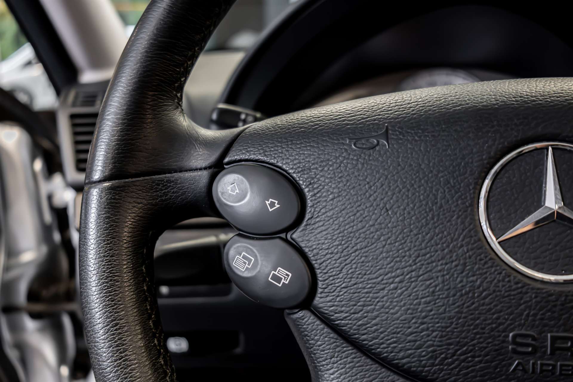 MERCEDES-BENZ E 350 CGI Avantgarde 7G-Tronic-image-8