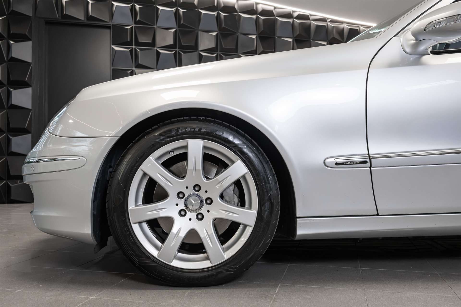 MERCEDES-BENZ E 350 CGI Avantgarde 7G-Tronic-image-30
