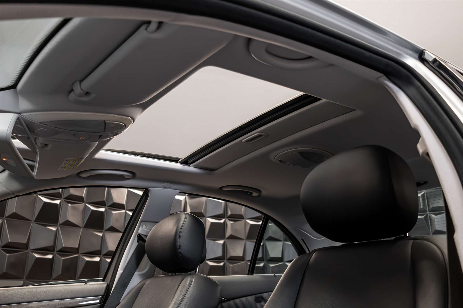 MERCEDES-BENZ E 350 CGI Avantgarde 7G-Tronic-image-16