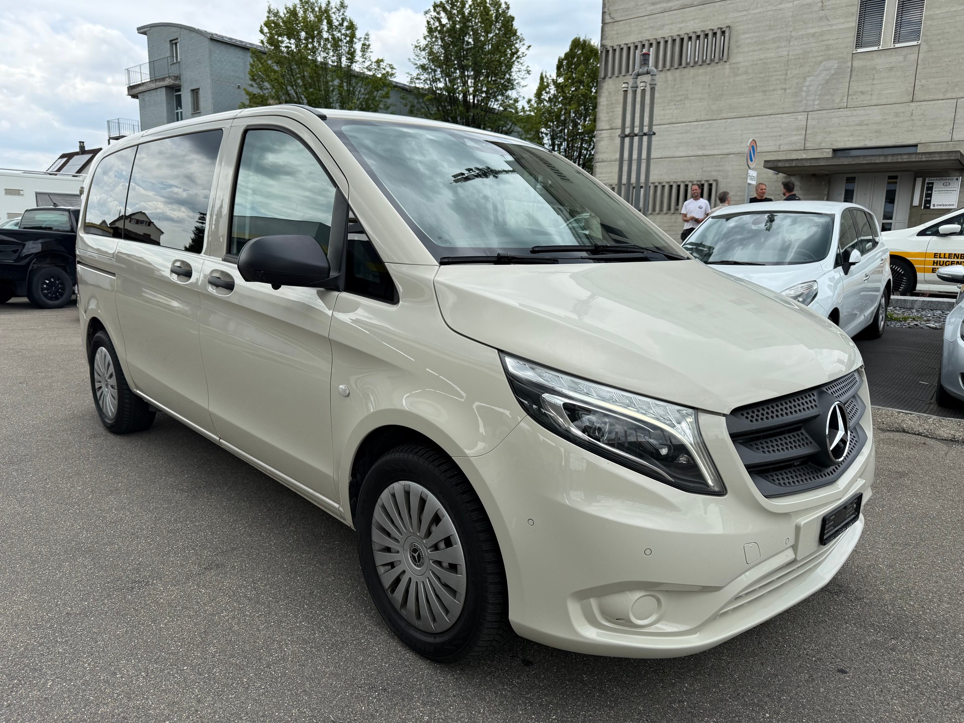 MERCEDES-BENZ Vito 119 BlueTEC Tourer Base L 4Matic 7G-Tronic-image-2