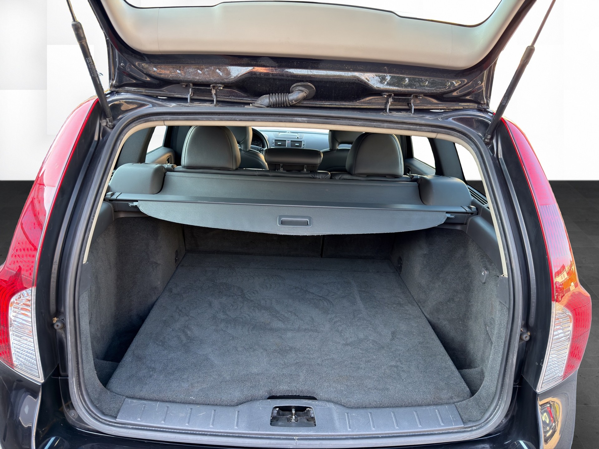 VOLVO V50 D5 Summum Geartronic-image-8