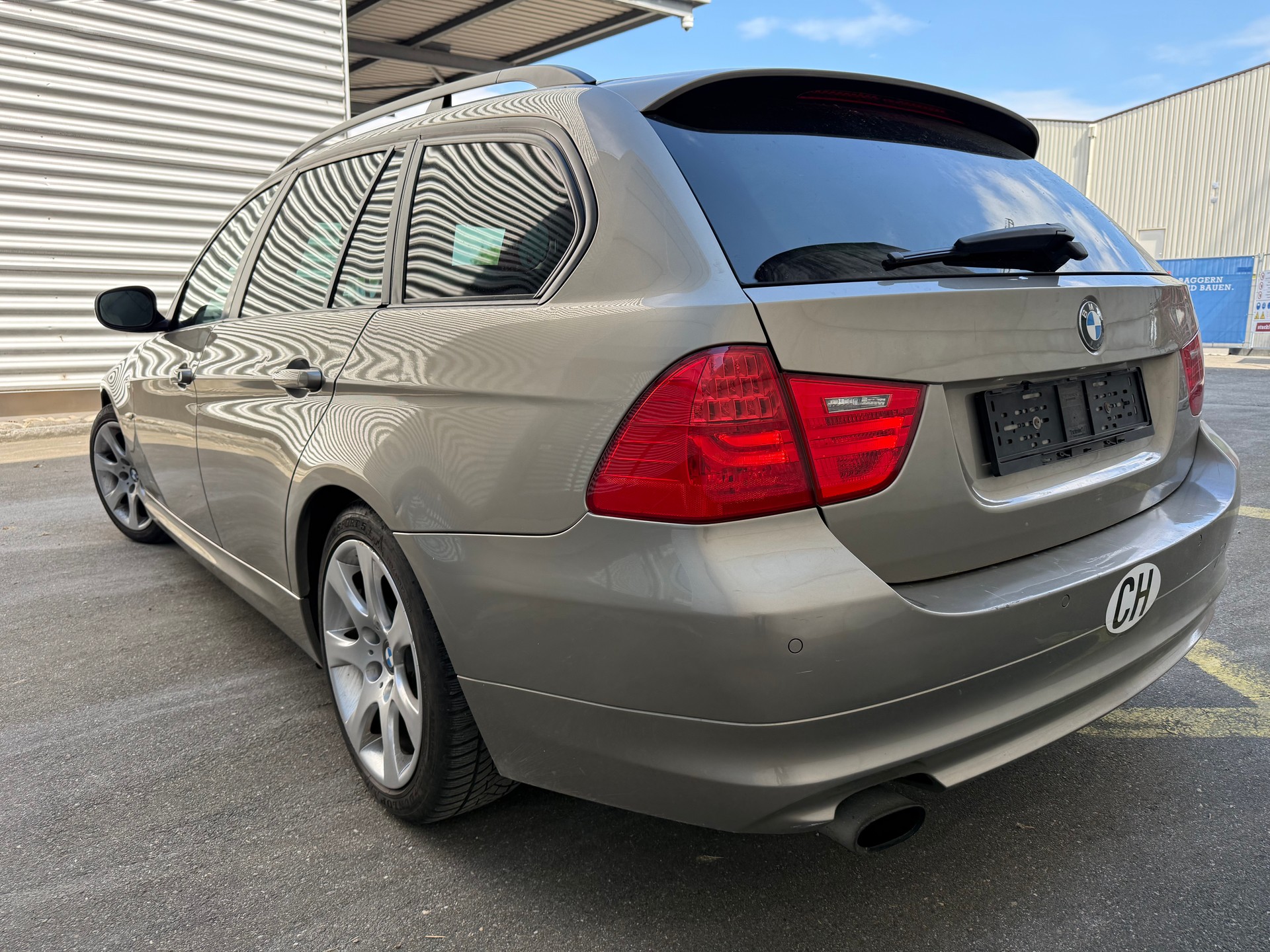 BMW 318i Touring Steptronic-image-3