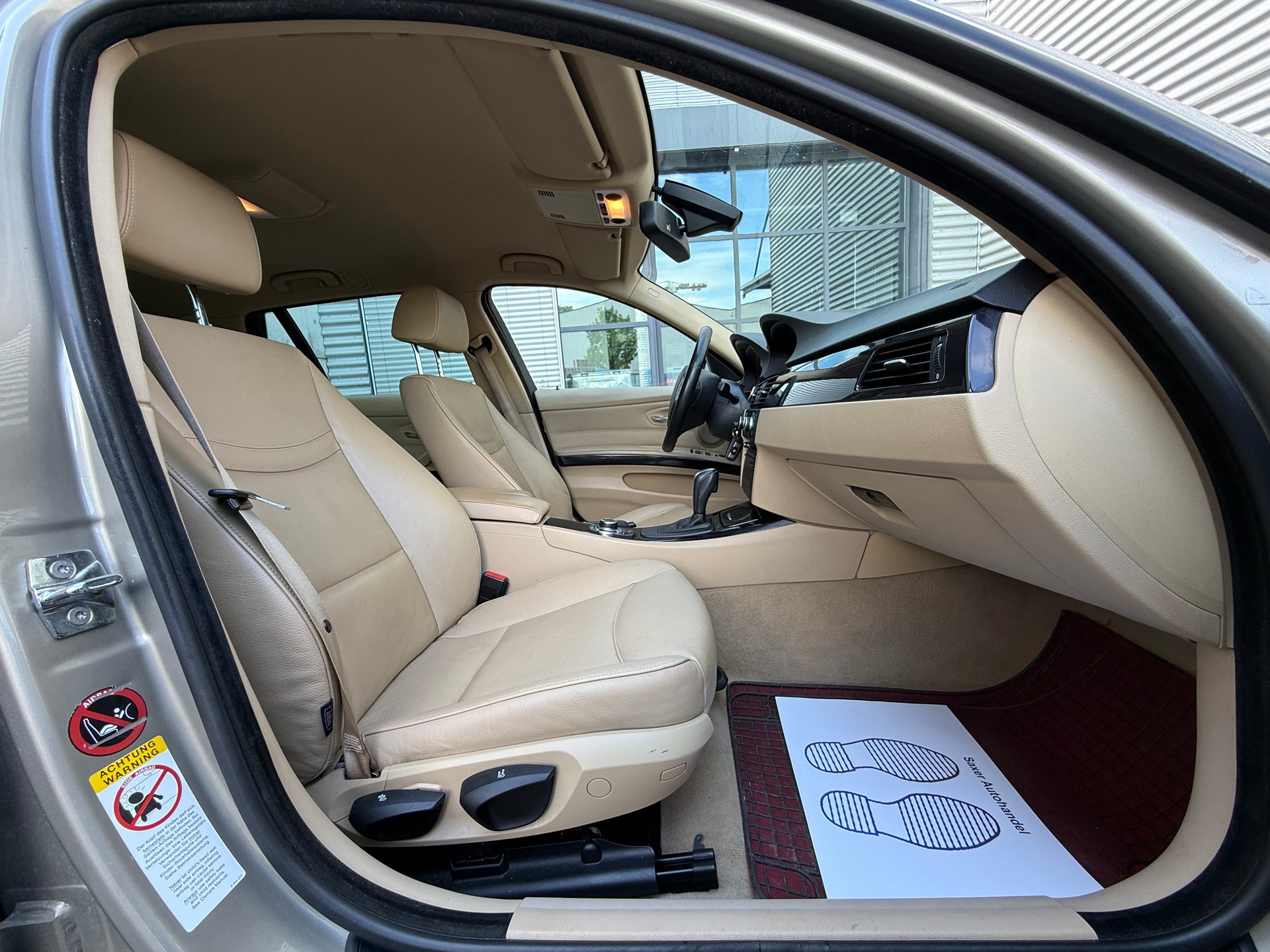 BMW 318i Touring Steptronic-image-10
