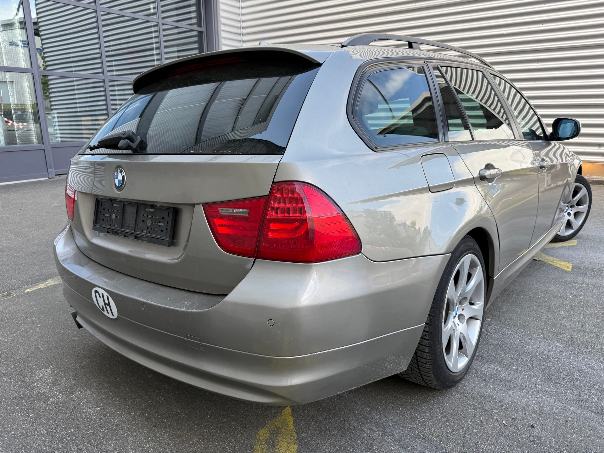 BMW 318i Touring Steptronic-image-4