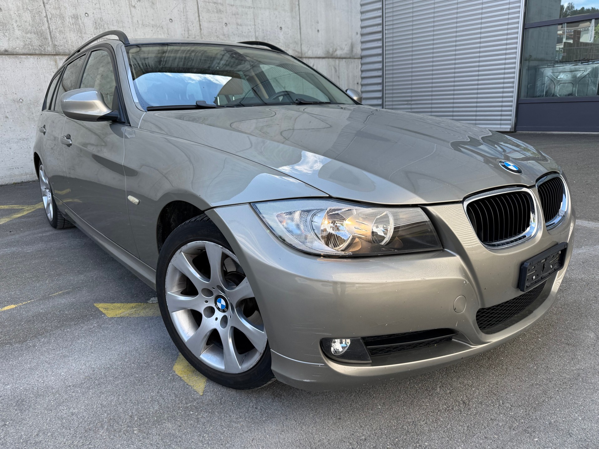 BMW 318i Touring Steptronic-image-2
