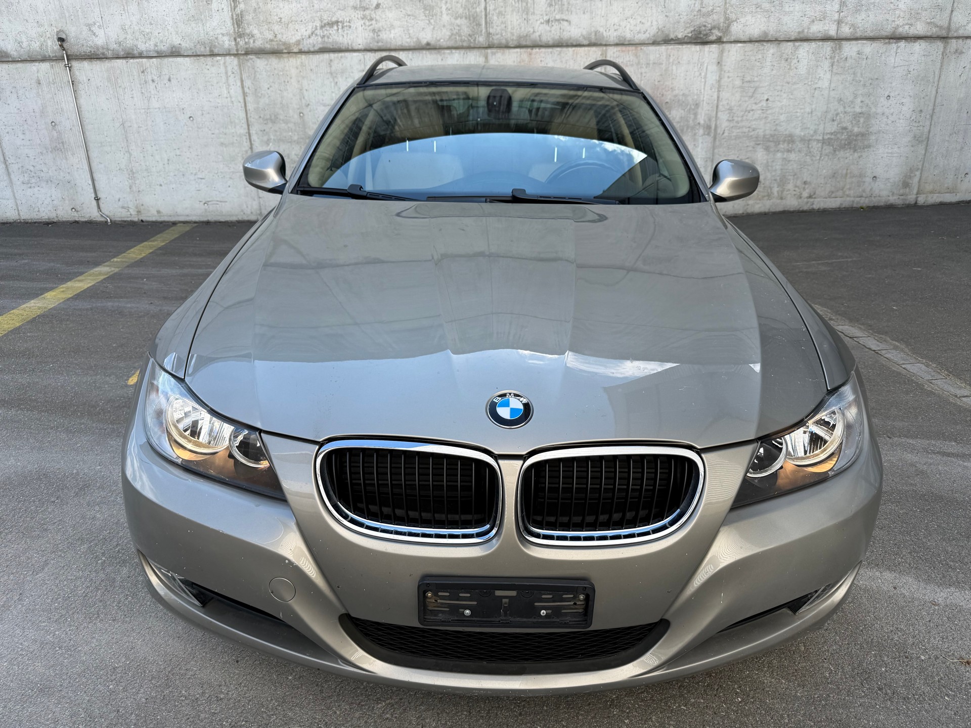 BMW 318i Touring Steptronic-image-0