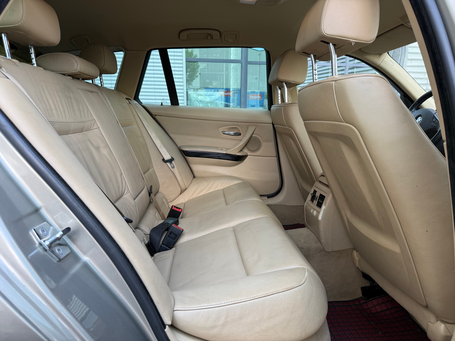 BMW 318i Touring Steptronic-image-11