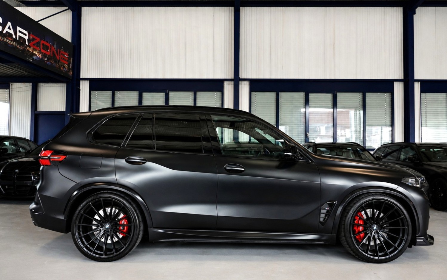 BMW X5M Competition // FROZEN BLACK // WHEELFORCE WHEELS 23" // H&R GEWINDEFEDERN // WERKSGARANTIE //-image-2