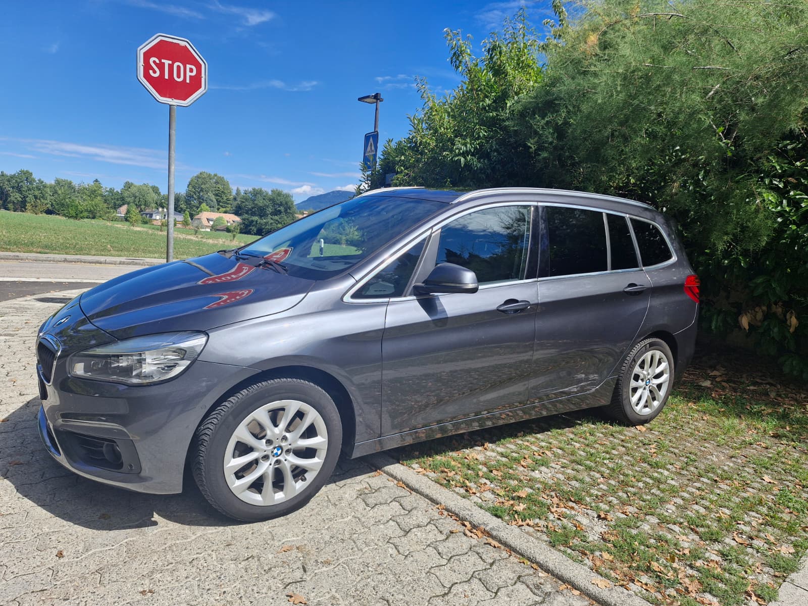 BMW 220i-image-0