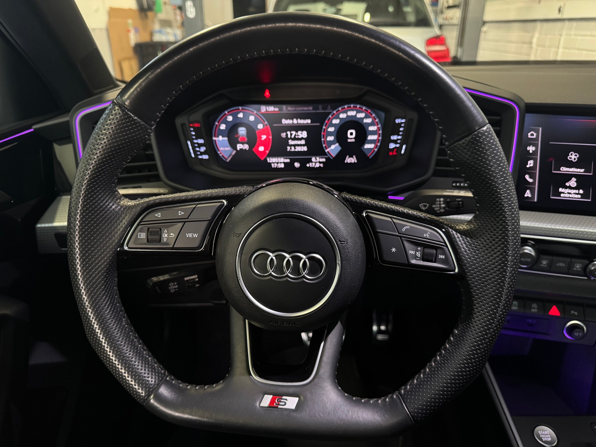 AUDI A1 Sportback 30 TFSI S Line S-tronic-image-8