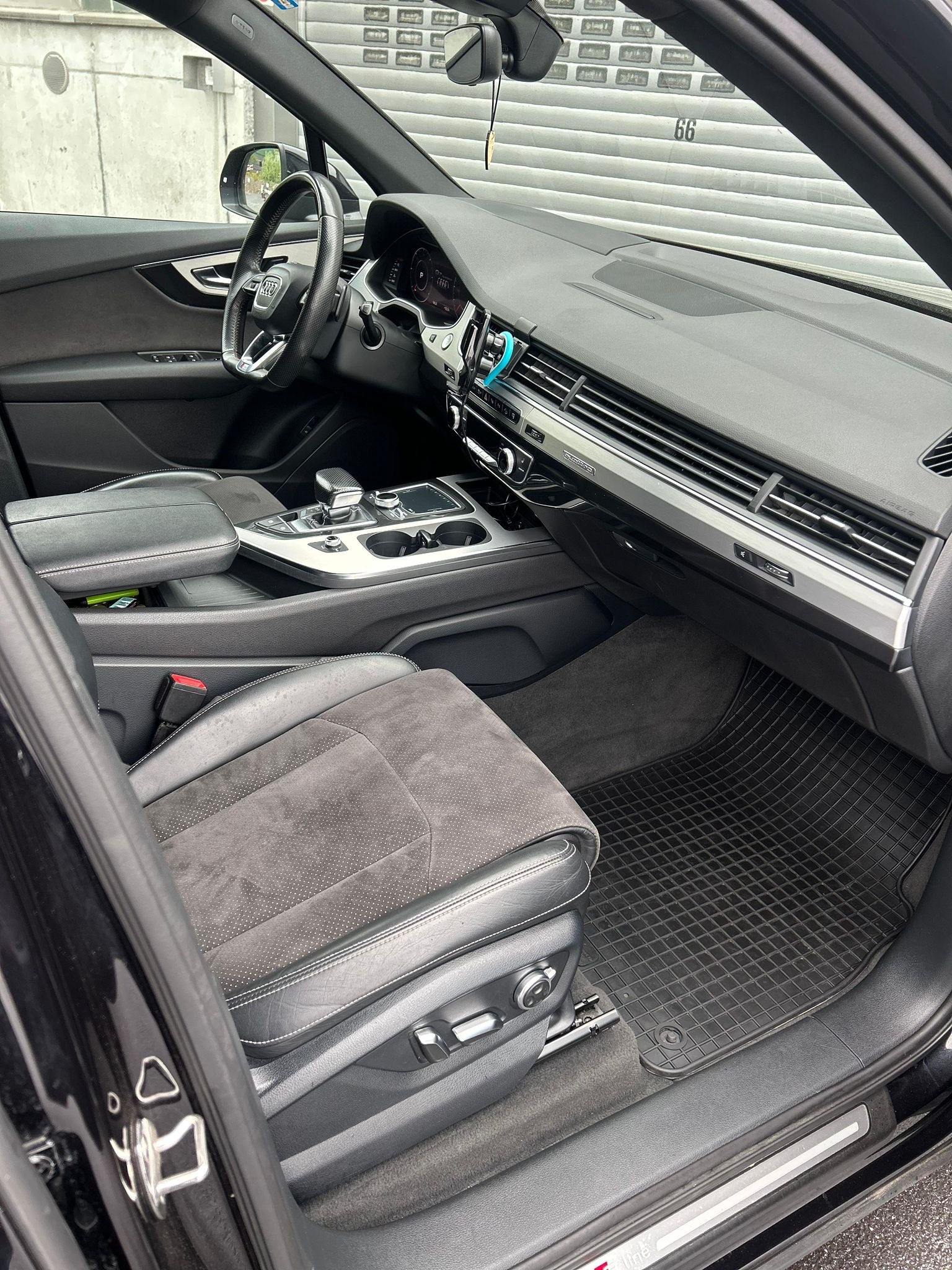AUDI Q7 3.0 TDI quattro-image-10