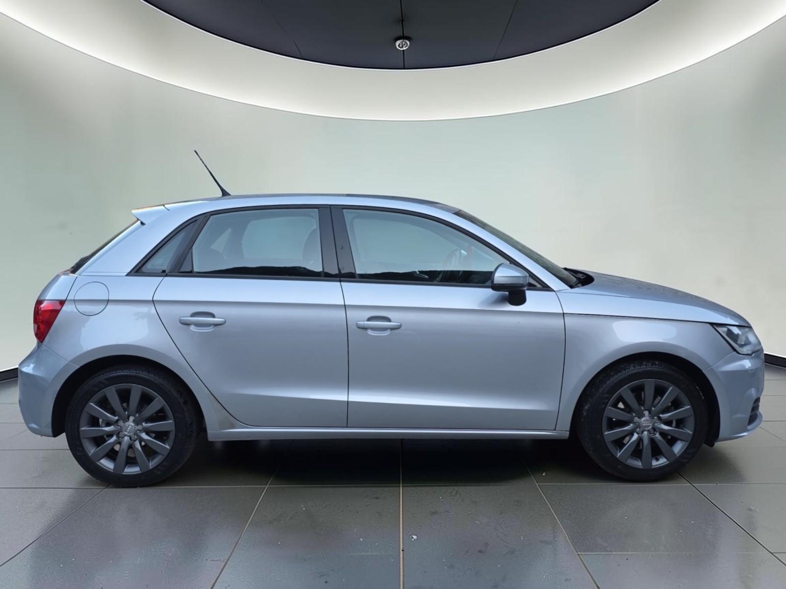 AUDI A1 Sportback 1.4 TFSI Sport-image-3
