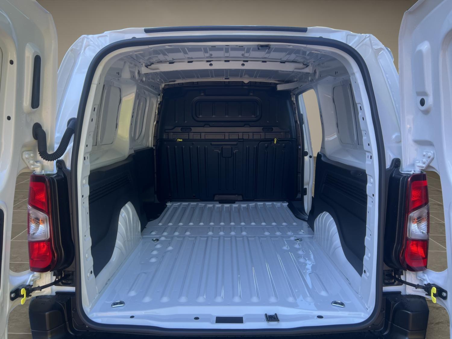 TOYOTA PROACE CITY Van L2 1.2 Active-image-16