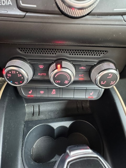 AUDI A1 Sportback 1.4 TFSI Ambition S-tronic-image-17