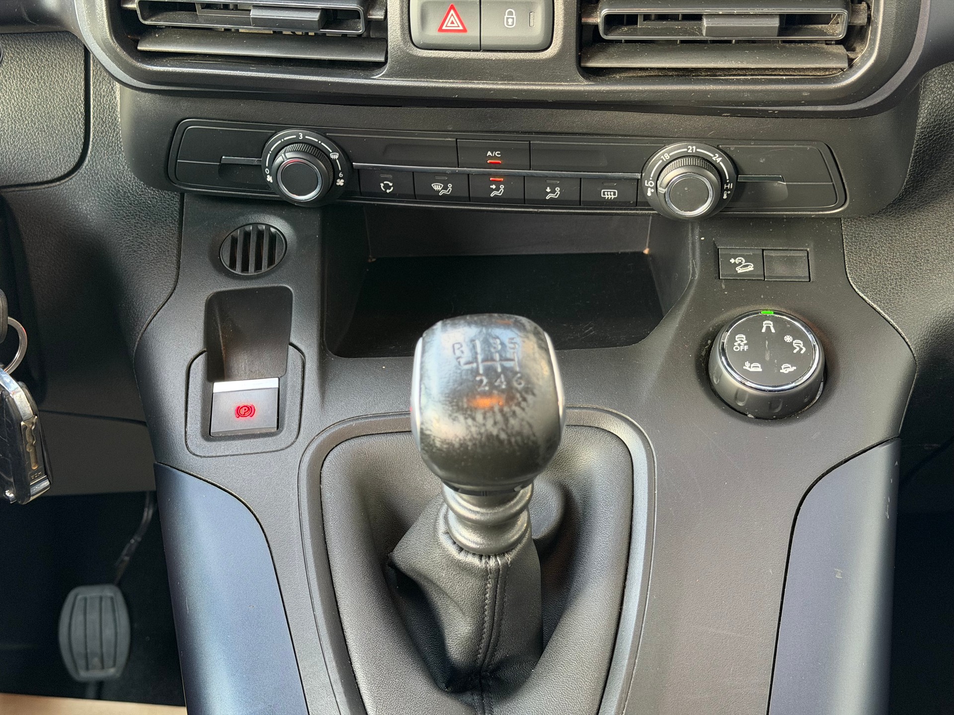 PEUGEOT Rifter Long 1.5 BlueHDi 7PL Allure Pack-image-18