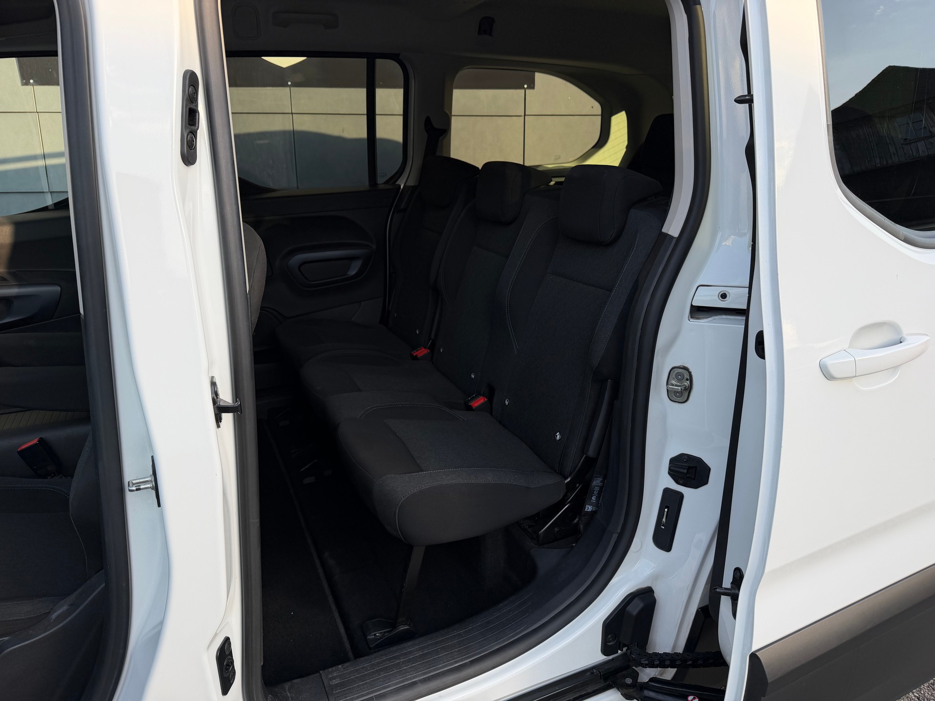 PEUGEOT Rifter Long 1.5 BlueHDi 7PL Allure Pack-image-13