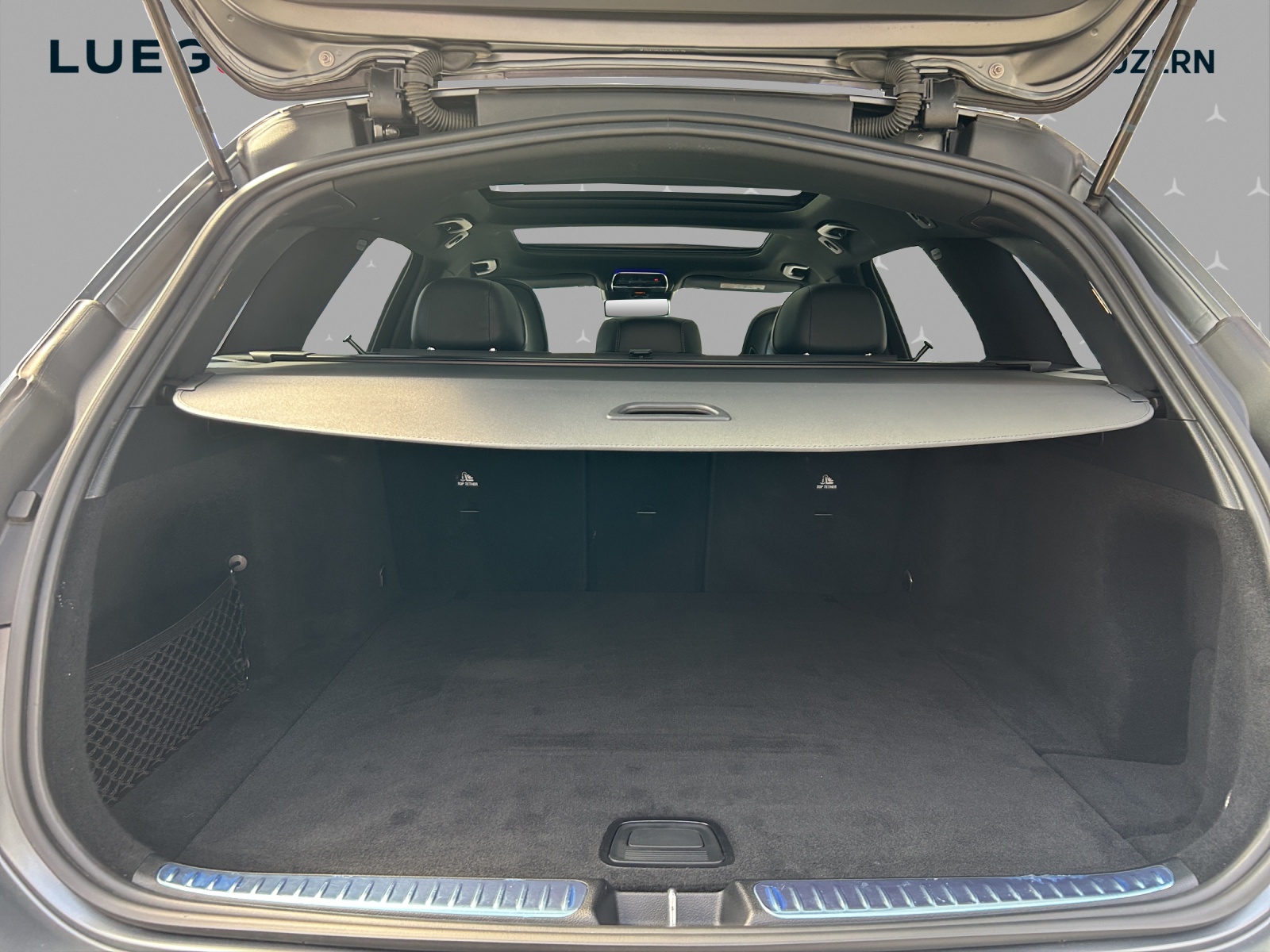 MERCEDES-BENZ C 220 d T 4Matic AMG Line-image-14