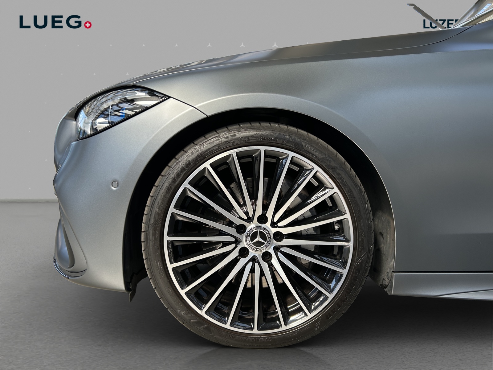 MERCEDES-BENZ C 220 d T 4Matic AMG Line-image-6