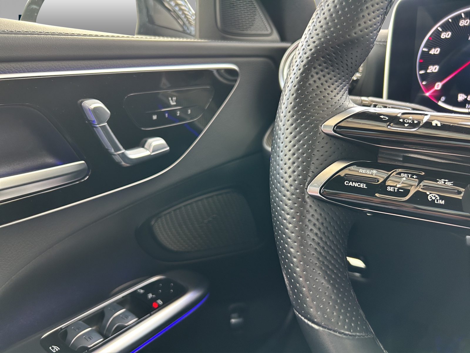MERCEDES-BENZ C 220 d T 4Matic AMG Line-image-12