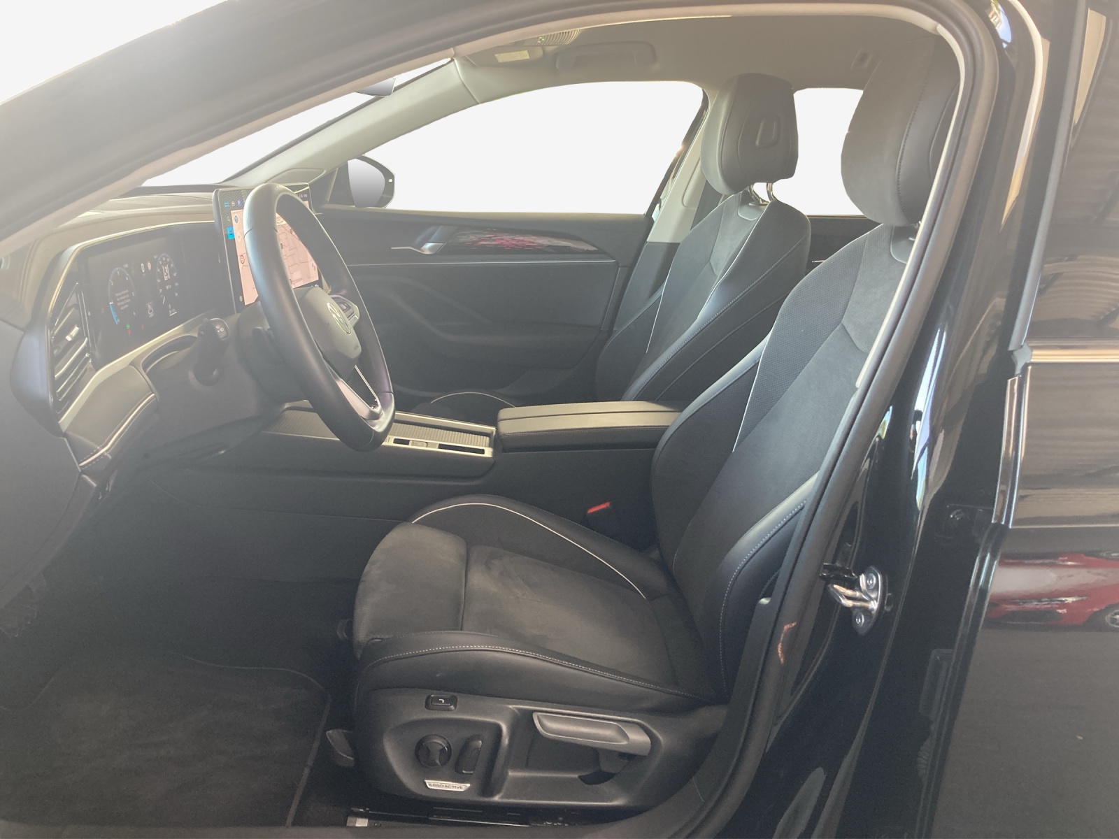 VW Passat Variant 2.0 TDI evo Business 4 Motion DSG-image-7