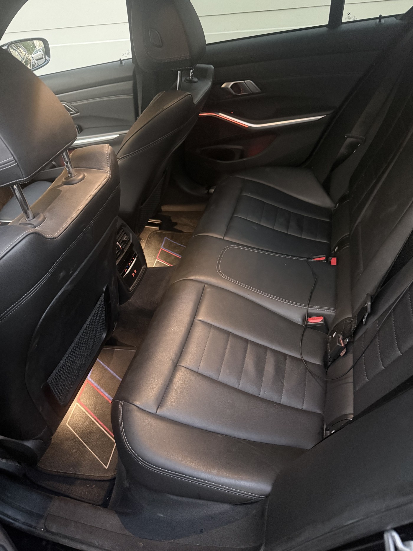 BMW 330e xDrive Pure M Sport Steptronic-image-14