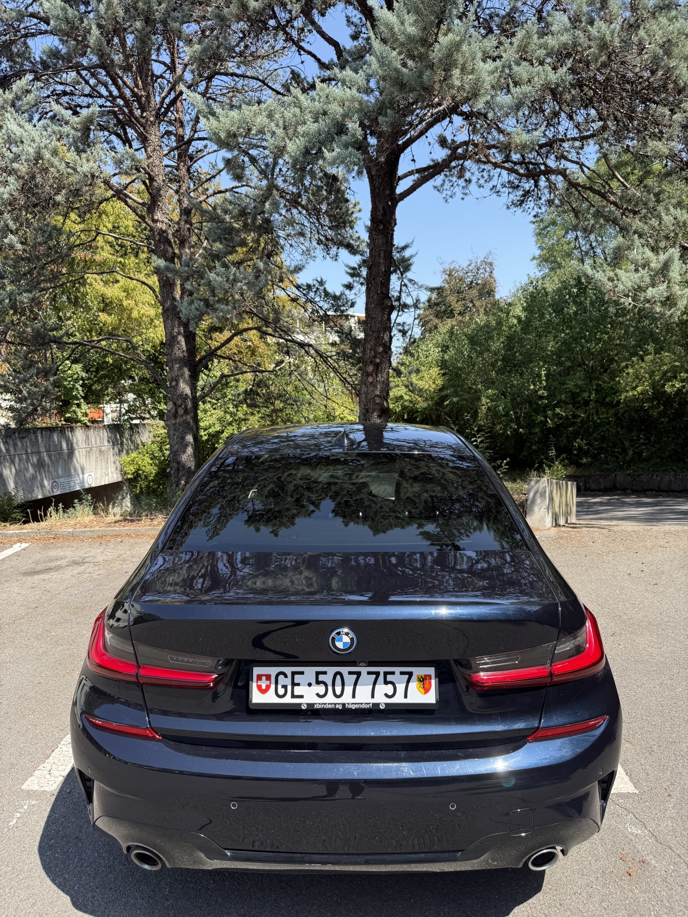 BMW 330e xDrive Pure M Sport Steptronic-image-4
