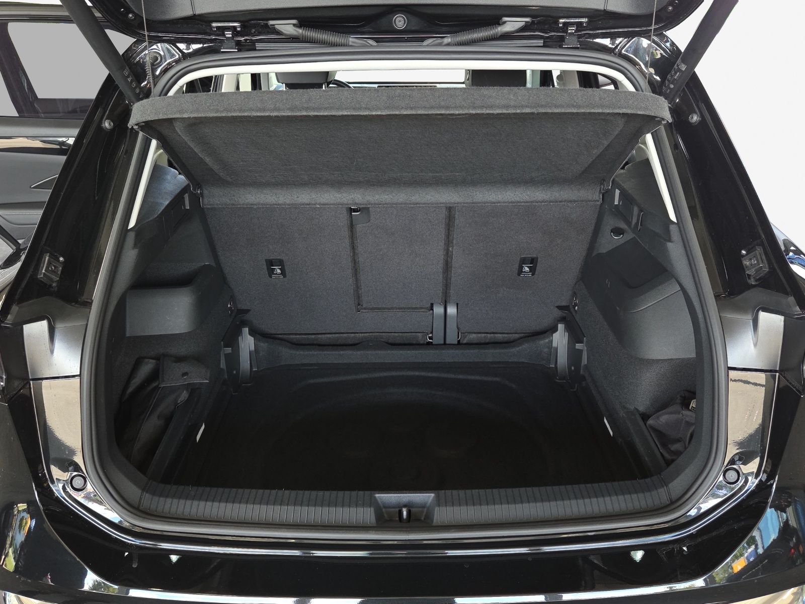 VW Tiguan 2.0 TSI DSG Elegance 4Motion-image-12