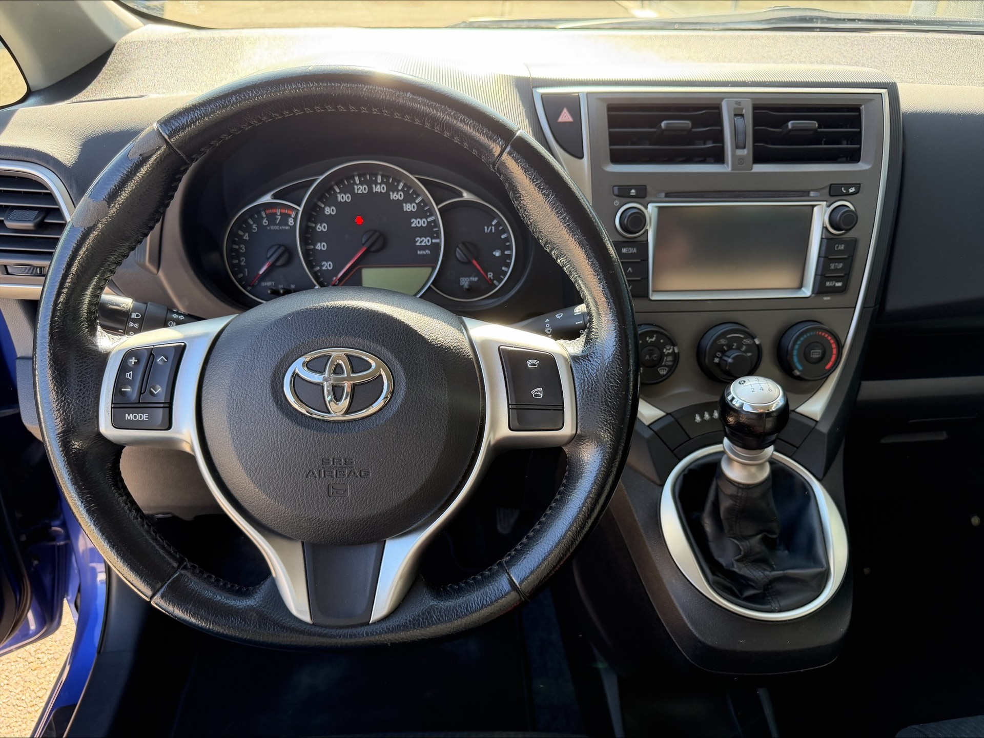 TOYOTA Verso-S 1.33 Linea Luna-image-5