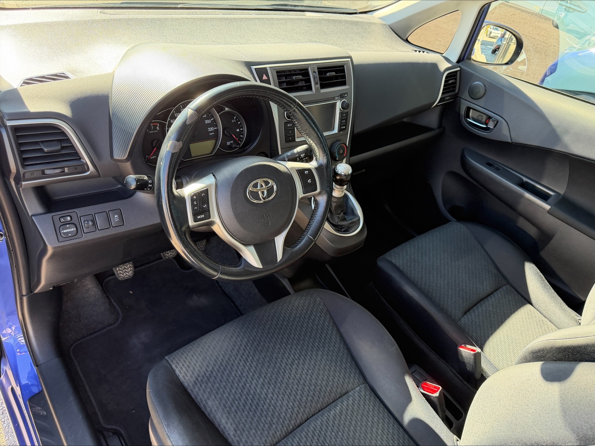 TOYOTA Verso-S 1.33 Linea Luna-image-4