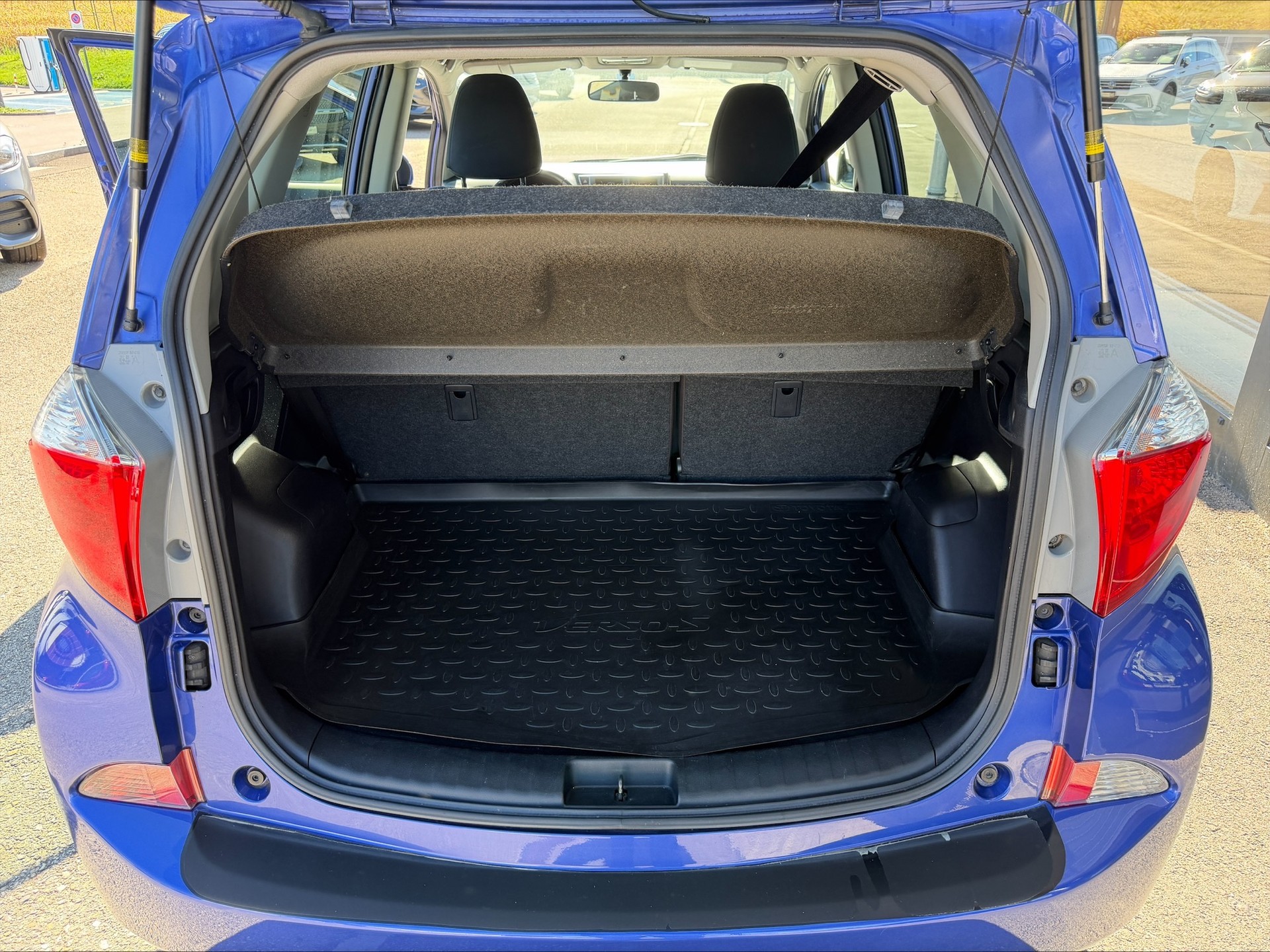 TOYOTA Verso-S 1.33 Linea Luna-image-12