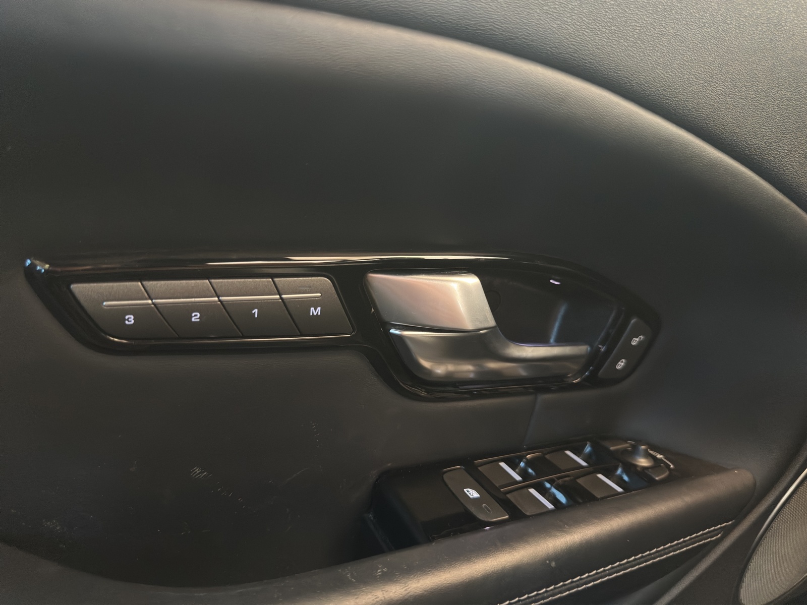 LAND ROVER Range Rover Evoque 2.0 TD4 HSE Dynamic AT9-image-11