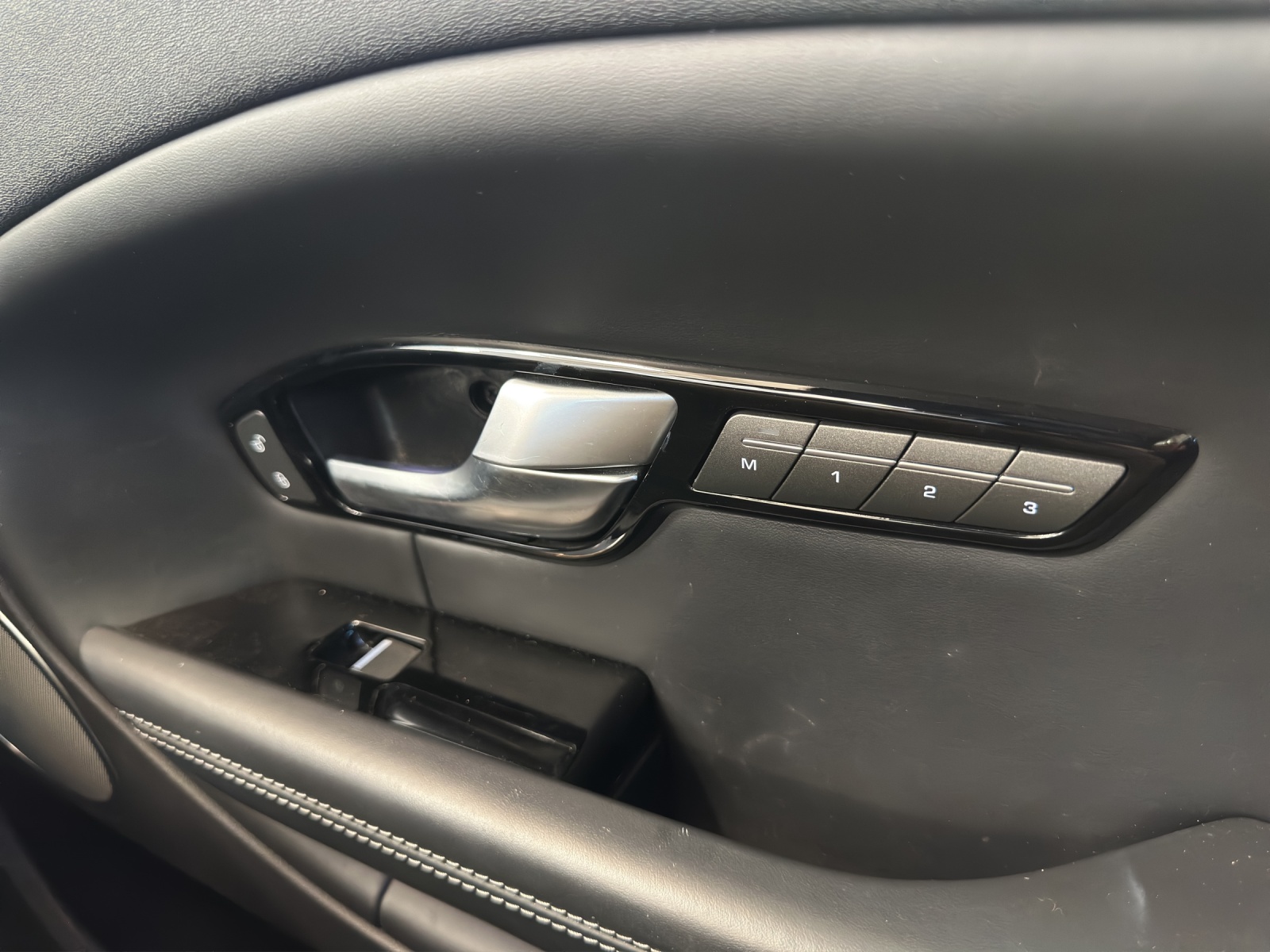 LAND ROVER Range Rover Evoque 2.0 TD4 HSE Dynamic AT9-image-16