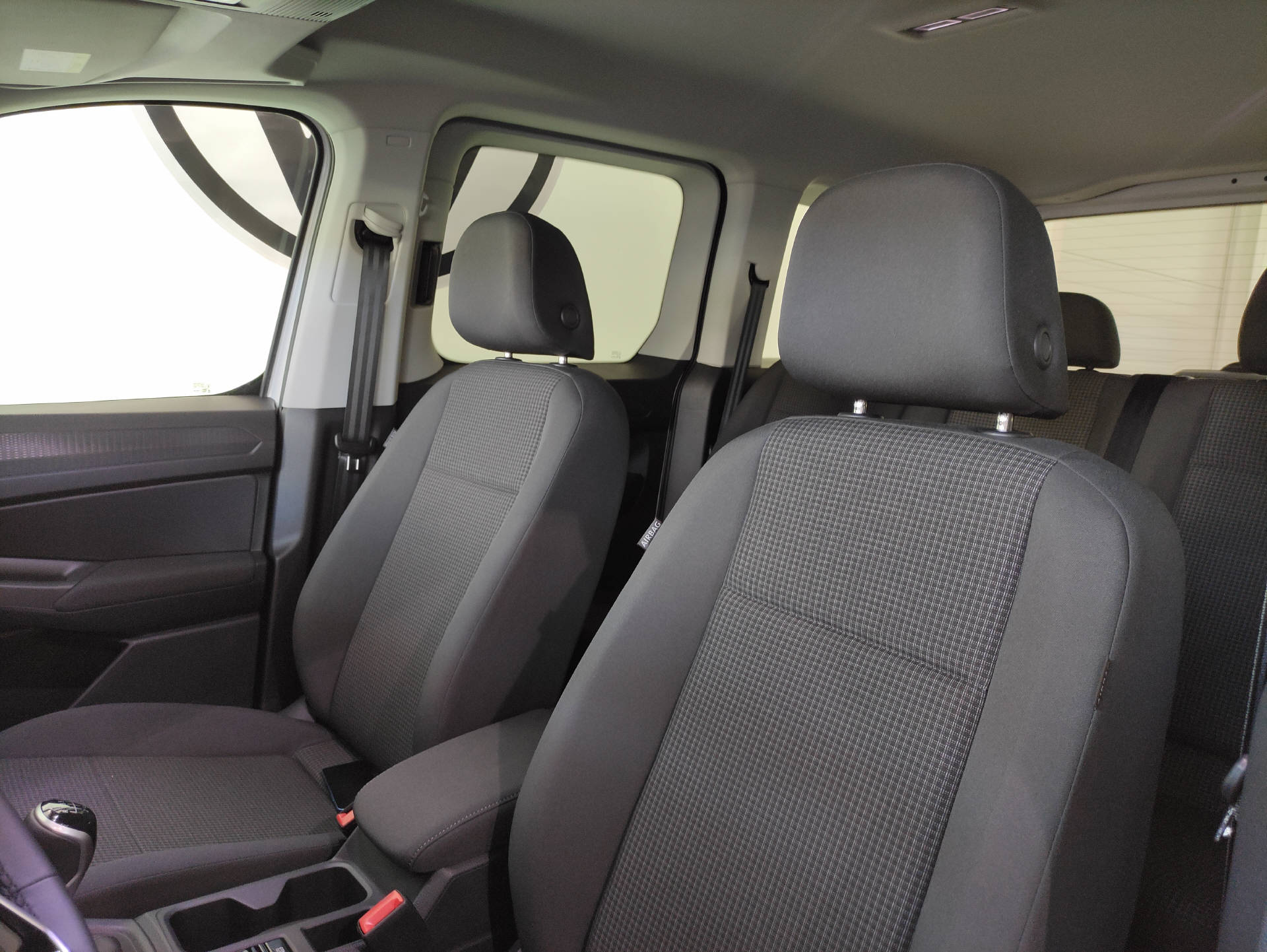 VW Caddy 2.0 TDI Liberty 4motion-image-4