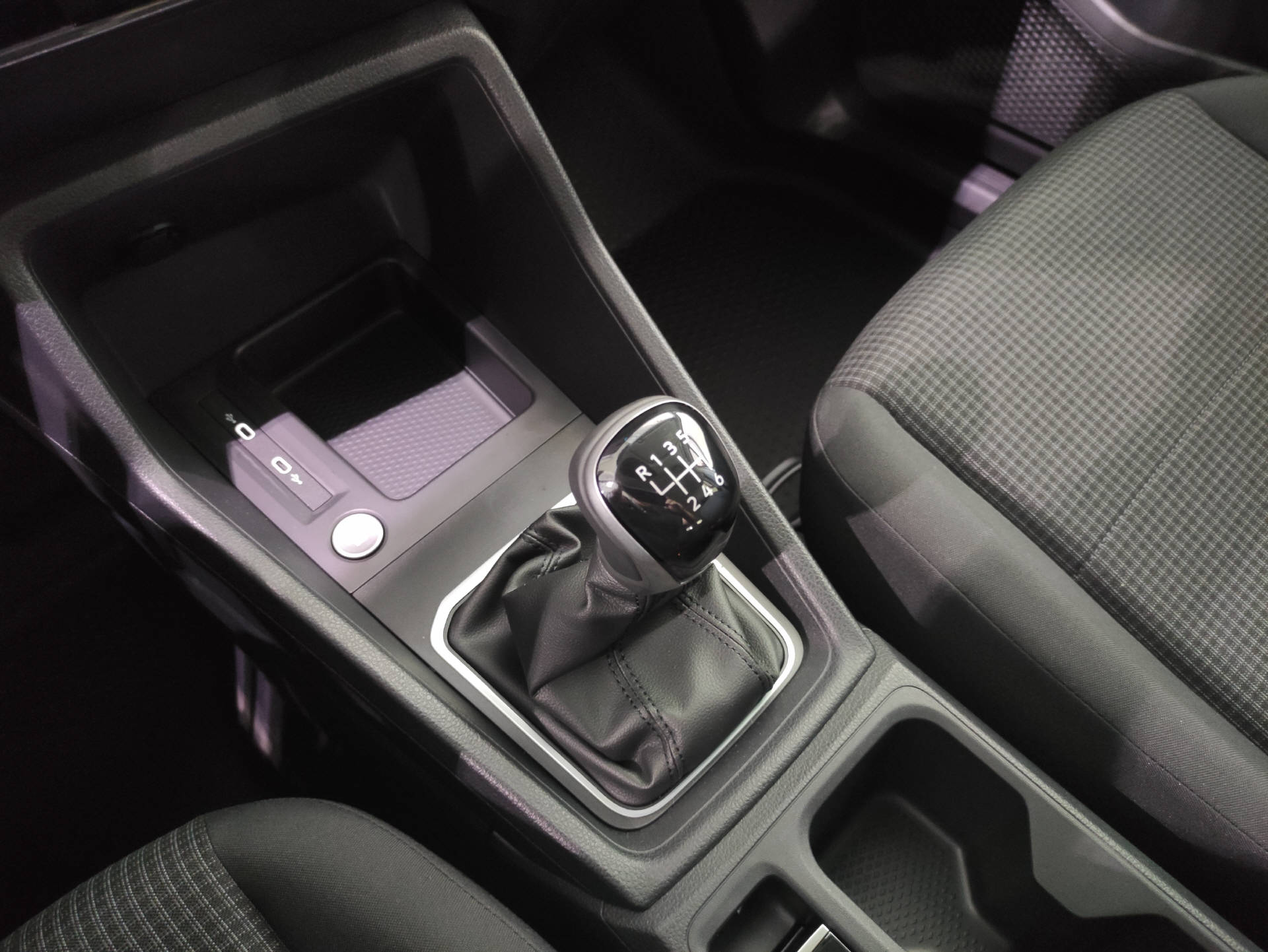 VW Caddy 2.0 TDI Liberty 4motion-image-10