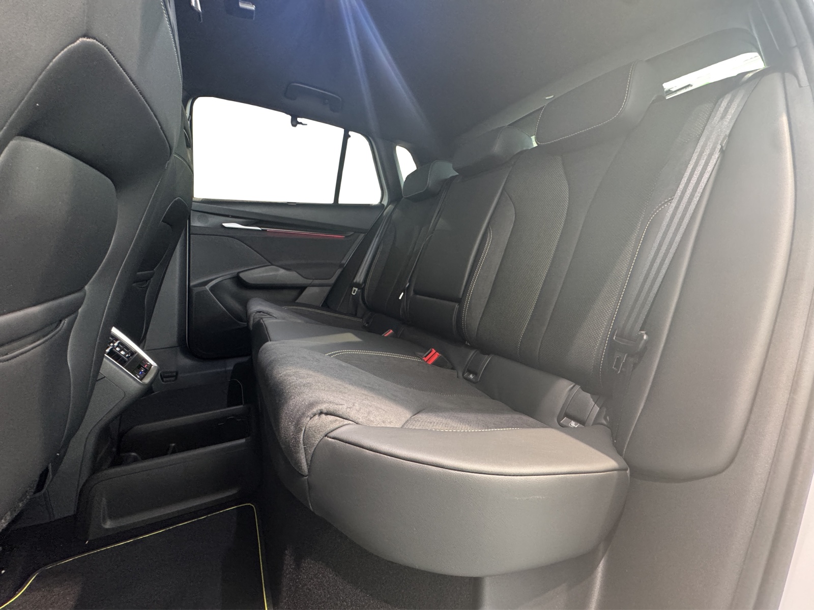 SKODA Elroq RS 4x4-image-9