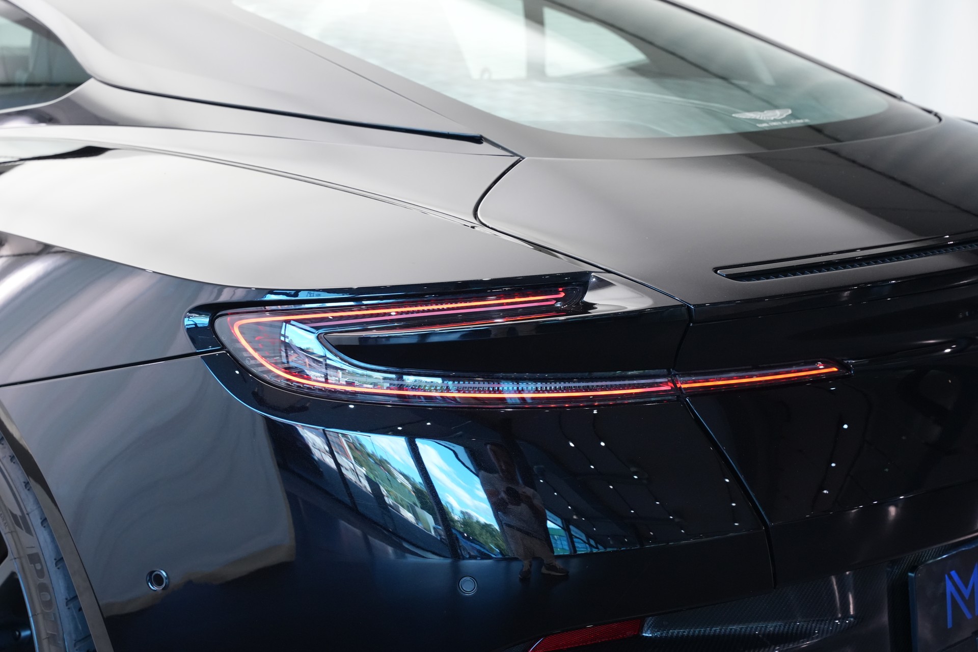 ASTON MARTIN DB11 V12 Touchtronic 3 AMR *Carbon*-image-38