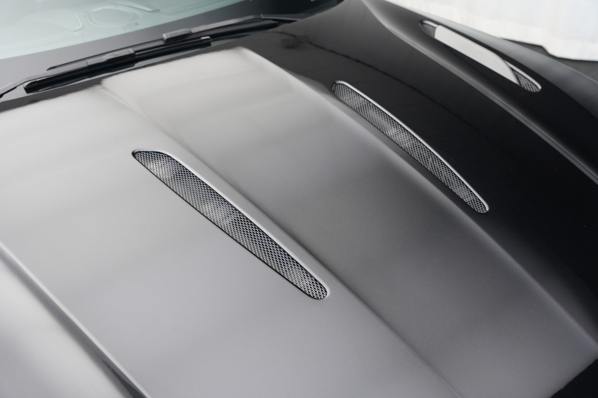 ASTON MARTIN DB11 V12 Touchtronic 3 AMR *Carbon*-image-48