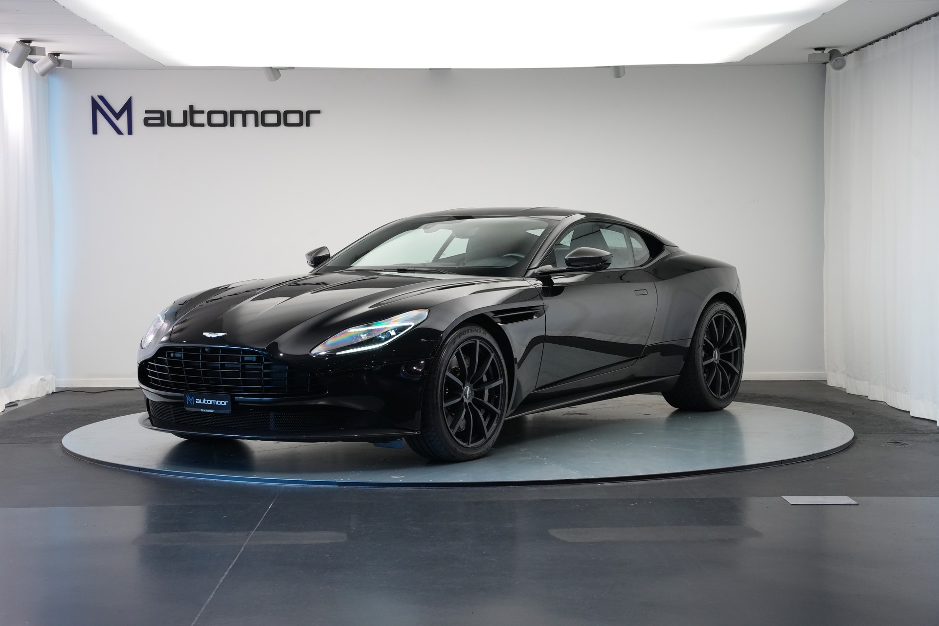 ASTON MARTIN DB11 V12 Touchtronic 3 AMR *Carbon*-image-0