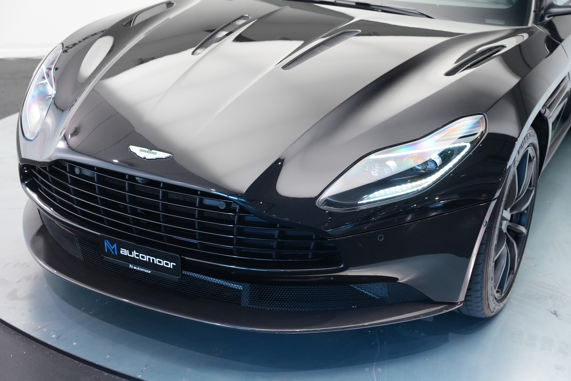 ASTON MARTIN DB11 V12 Touchtronic 3 AMR *Carbon*-image-44