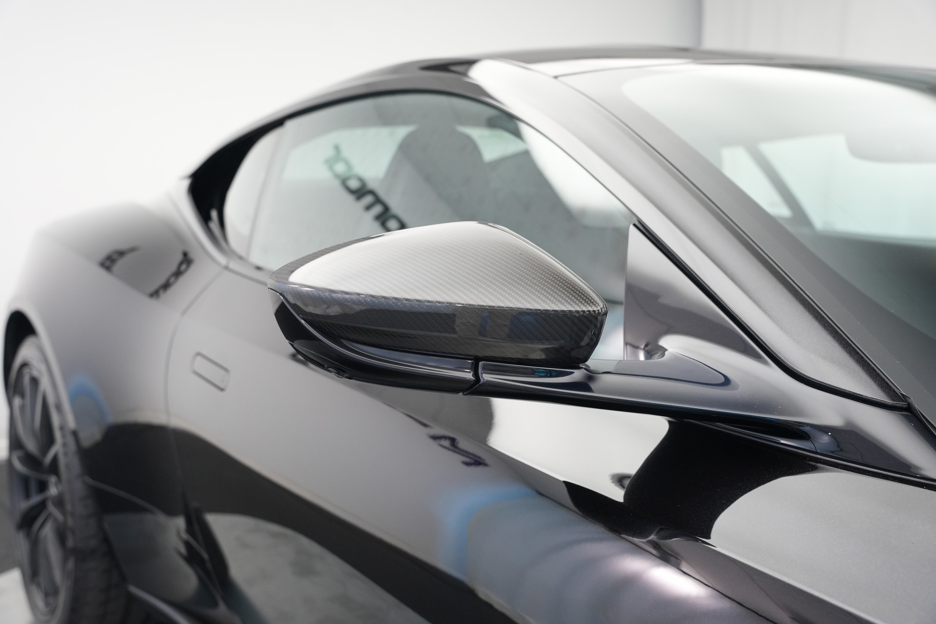 ASTON MARTIN DB11 V12 Touchtronic 3 AMR *Carbon*-image-50