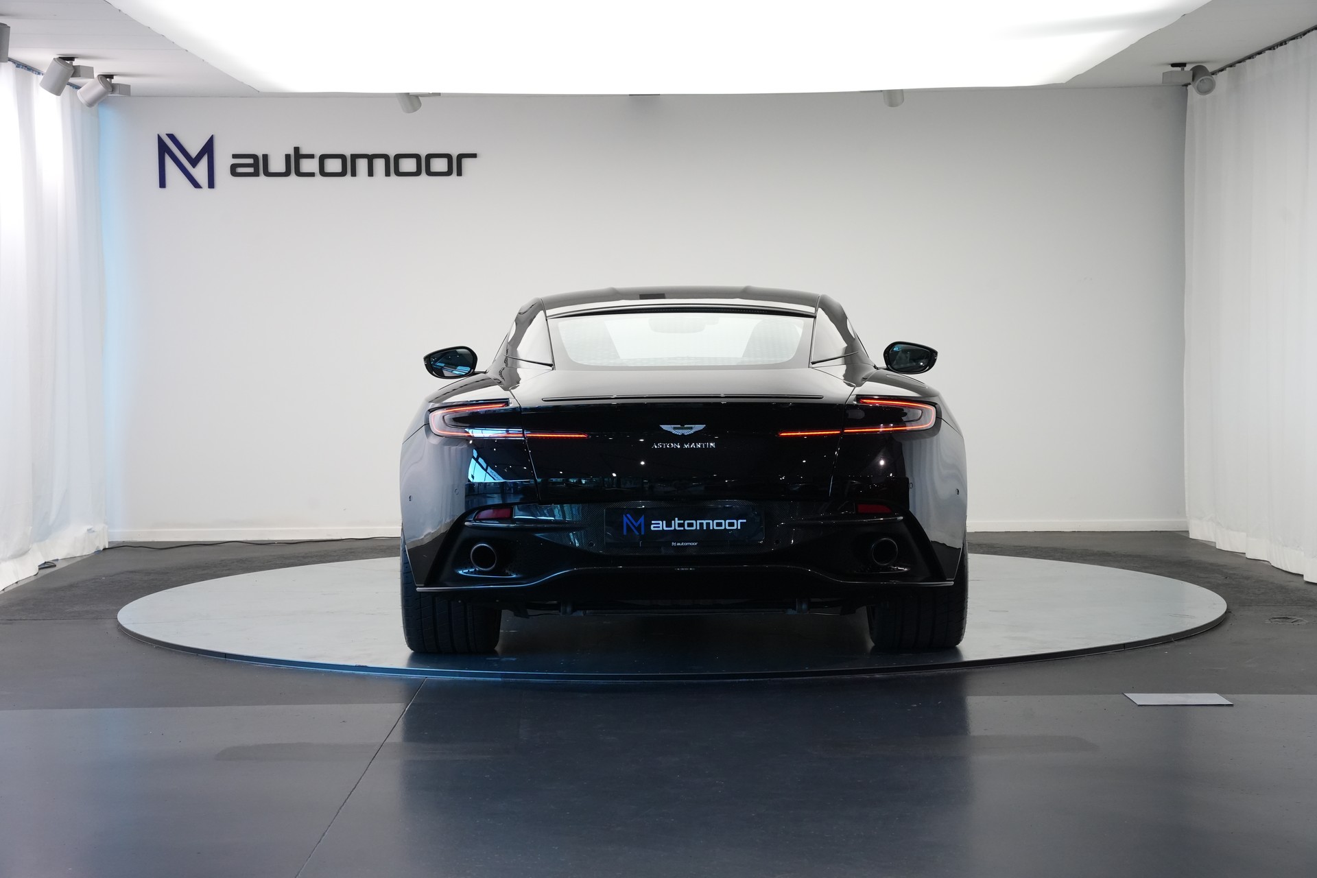 ASTON MARTIN DB11 V12 Touchtronic 3 AMR *Carbon*-image-5